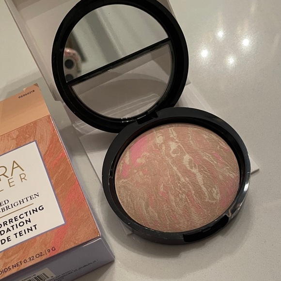 Laura Geller Baked Color Correcting Foundation - Porcelain - Picture 4 of 5